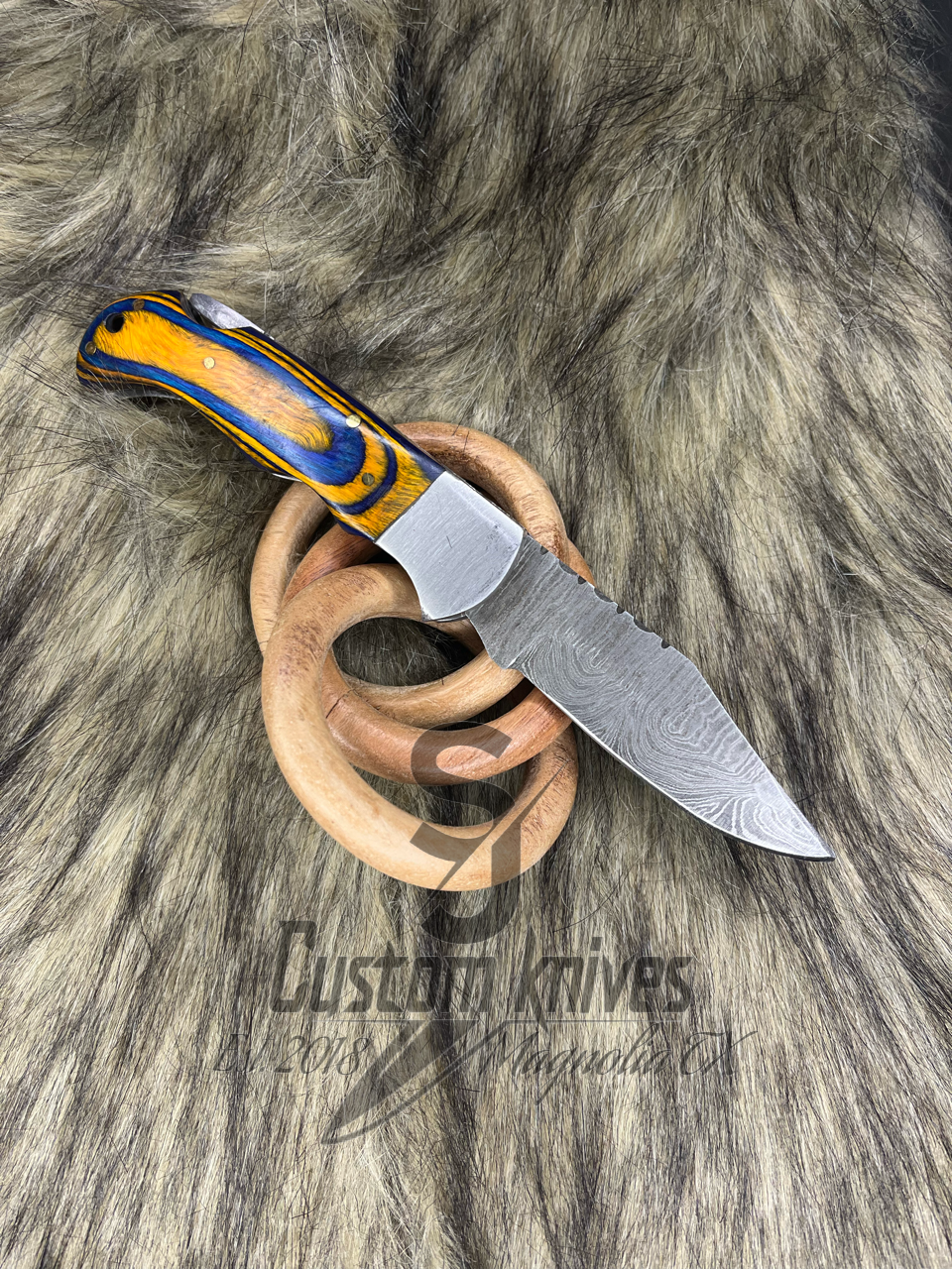 Damascus steel folding pocket knife – yellow/blue Hardwood