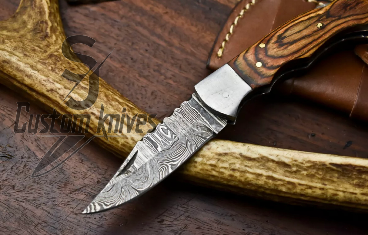 Damascus folding pocket knife/mahogany