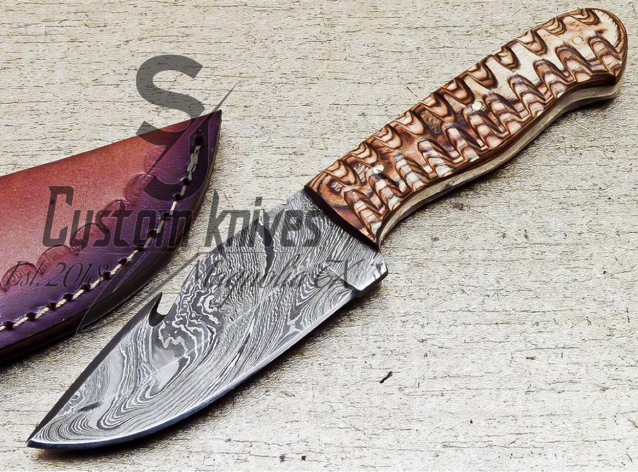 Damascus steel fixed blade with gut hook/ hardwood Birch