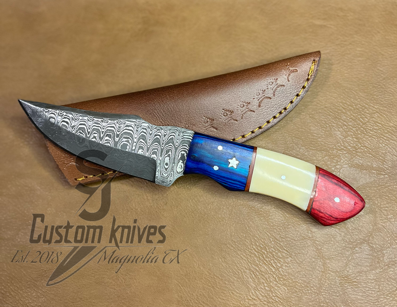 USA Damascus fixed blade - hardwood/bone