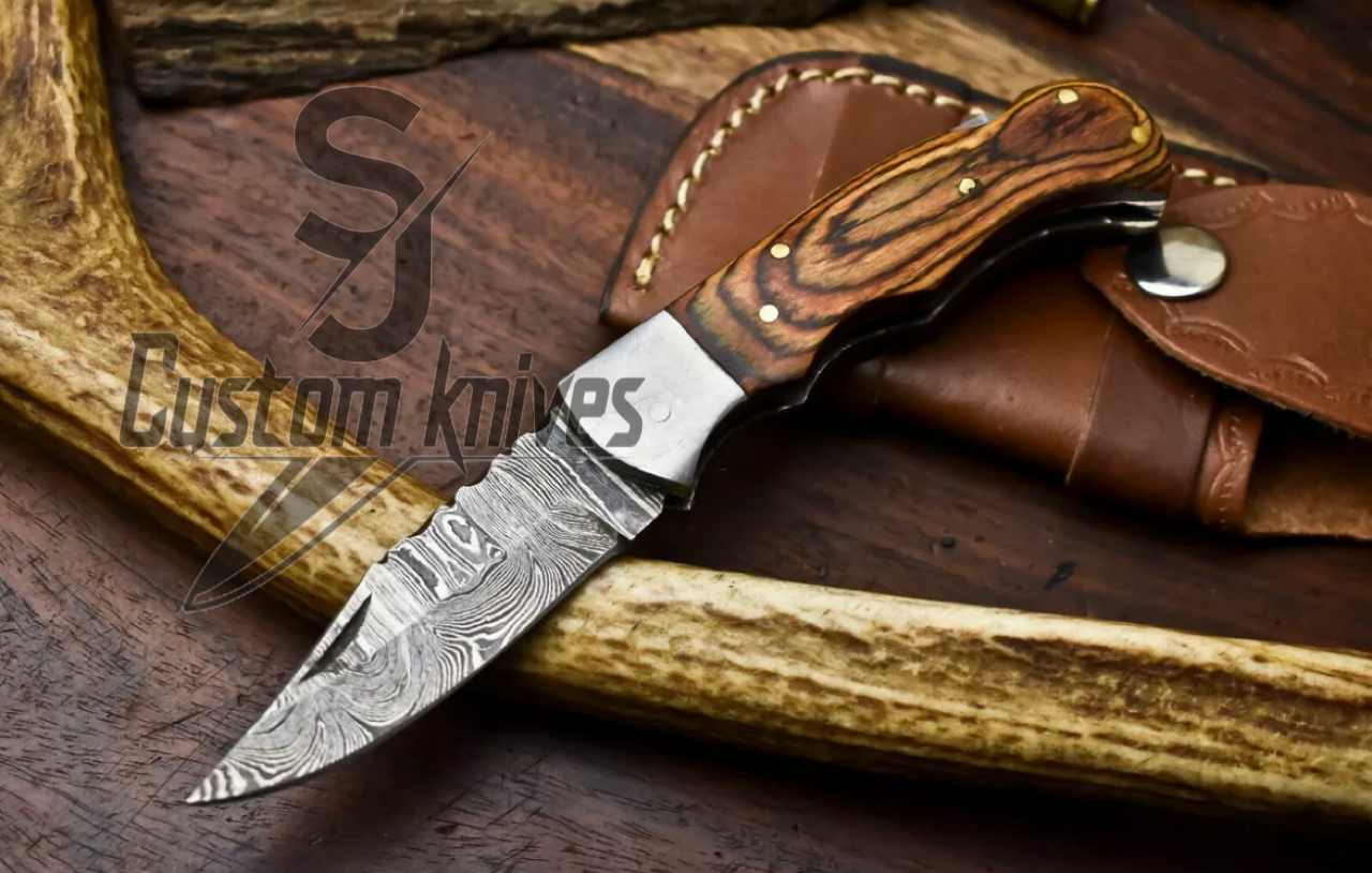 Damascus folding pocket knife/mahogany